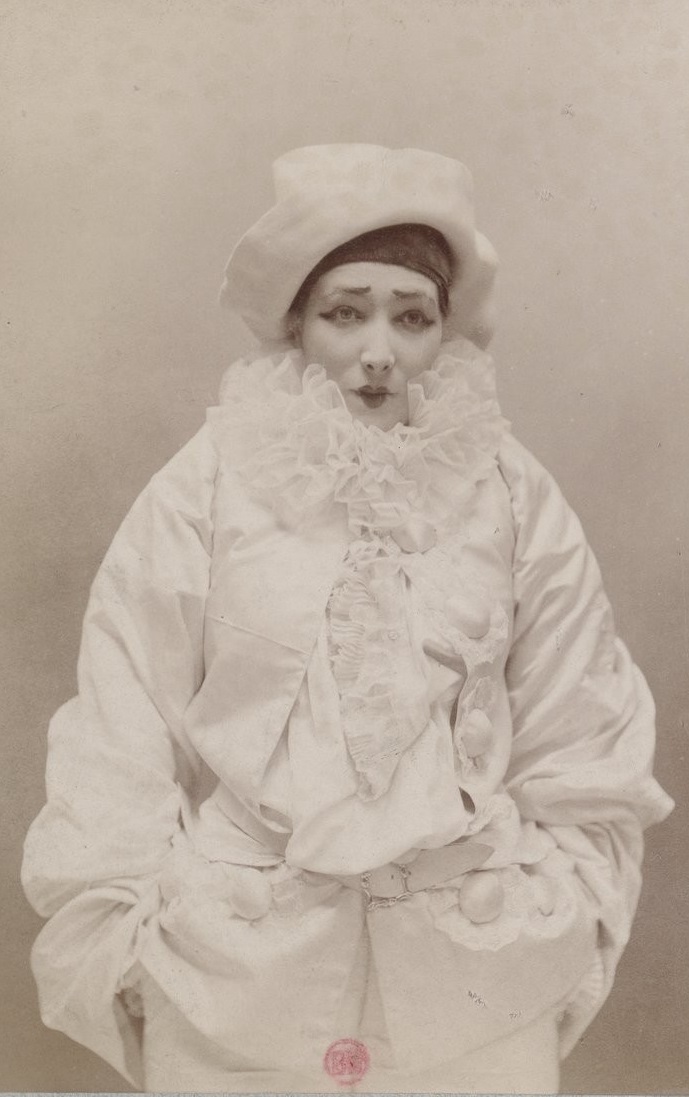 portrait de Sarah Bernardt en Pierrot