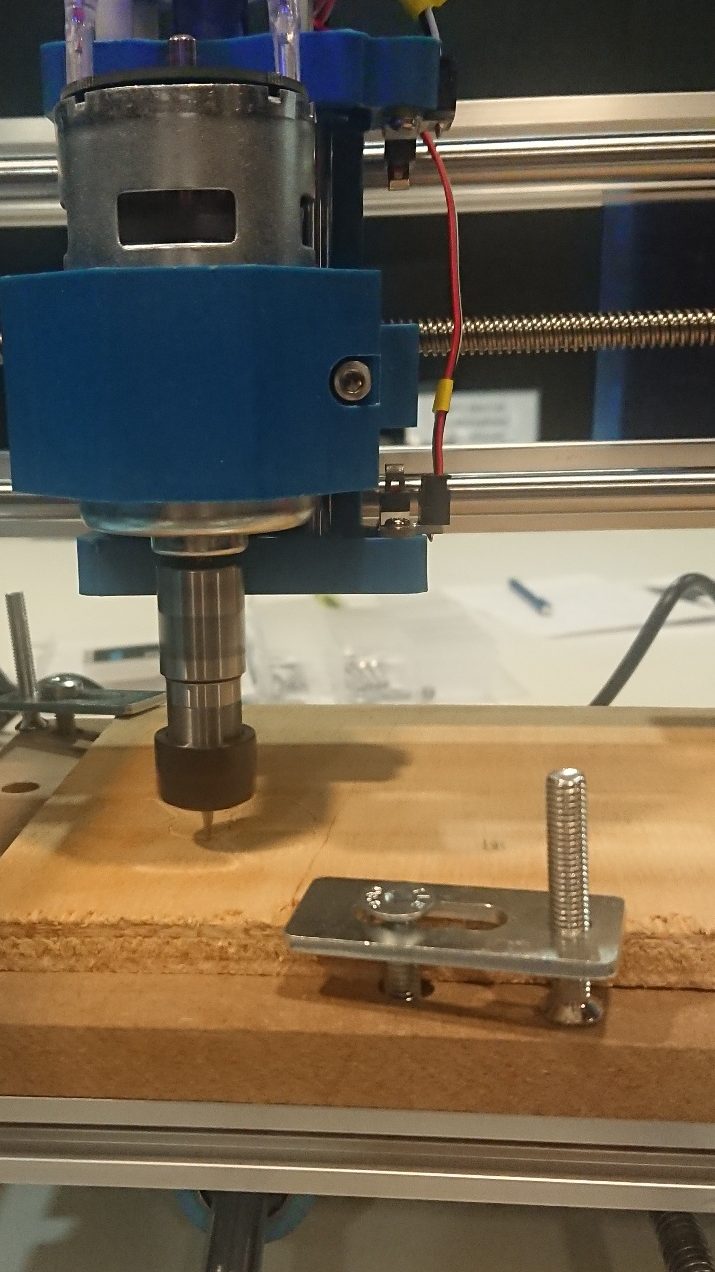 la fraiseuse est prête pour l'usinage