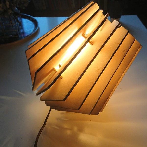 Lampe baladeuse découpée à la laser